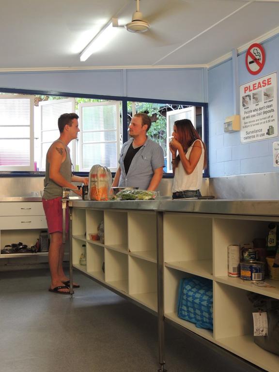 Reef Lodge Backpackers Townsville Exterior photo