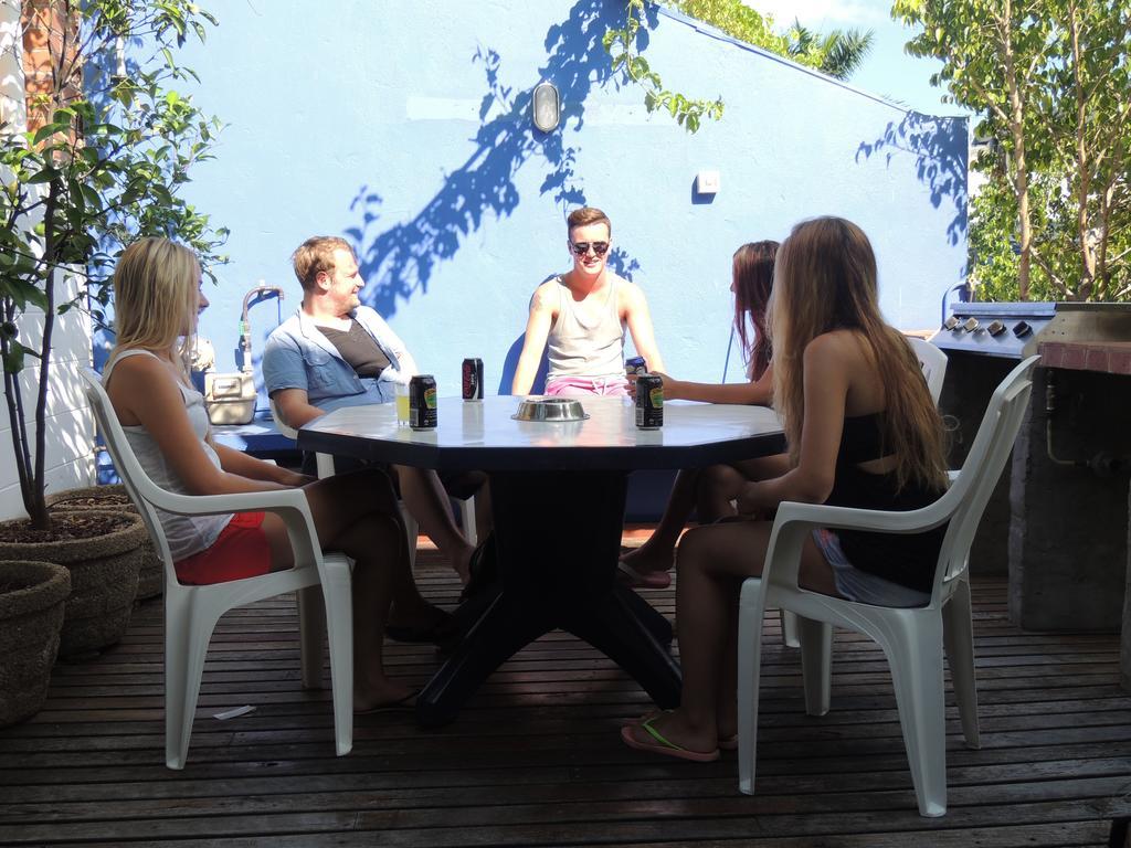 Reef Lodge Backpackers Townsville Exterior photo