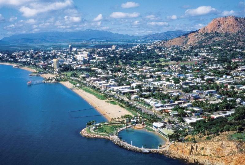 Reef Lodge Backpackers Townsville Exterior photo